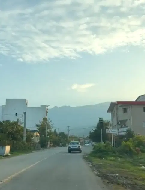 زمین دو نبش بر خیابان اصلی در شموشک علیا