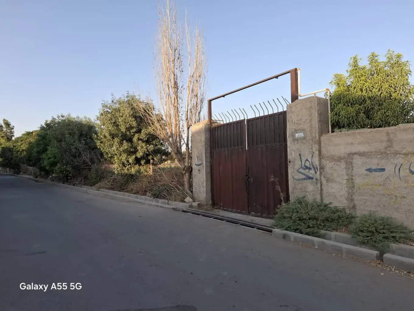 باغ ویلا ۲۰۰۰ متر آب برق گاز  ۷۰ متر ویلا فروشی