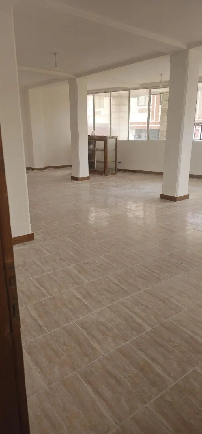 مغازه چند قدمی میدون اصلی شهر