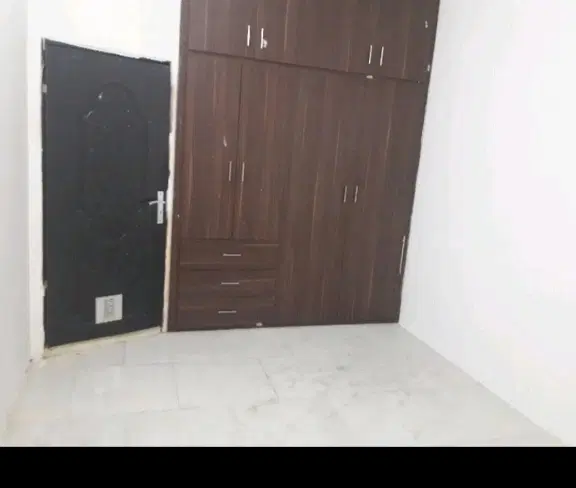 ۱۰۰متر پارکینگ اختصاصی
