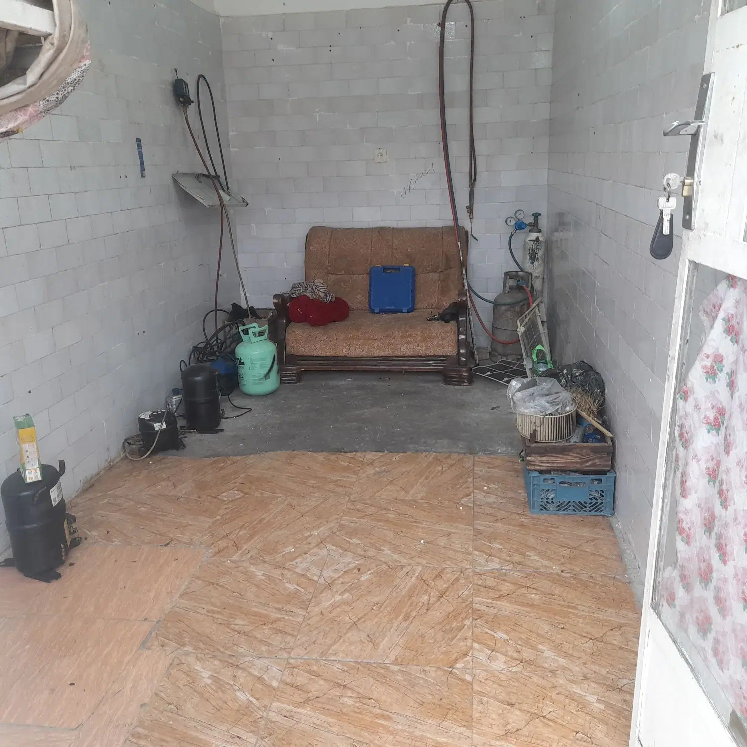 مغاره ۱۲ متری خیابان پاسدارن