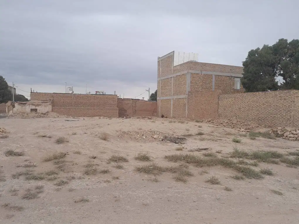 ۴۰۰متر زمین