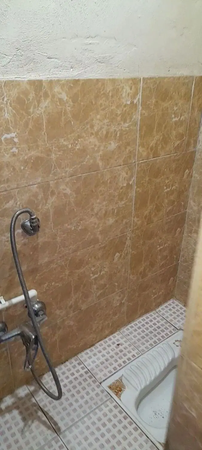 یک باب مغازه همراه خانه مسکونی در شهر توتکابن