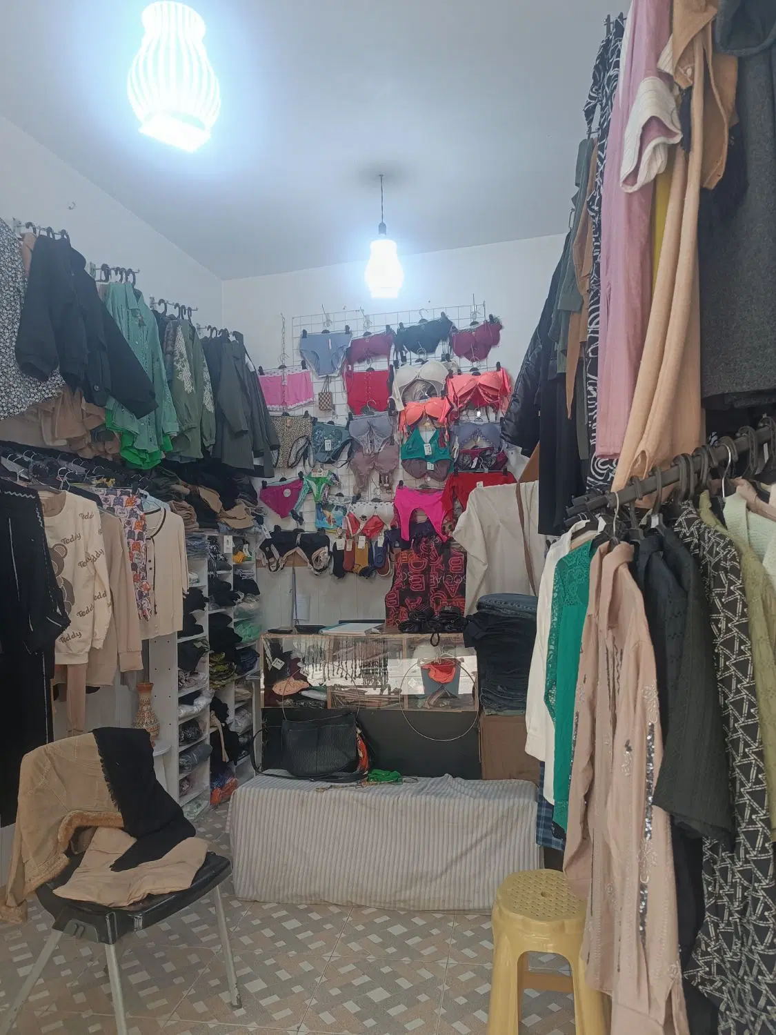 مغازه پوشاک فروشی