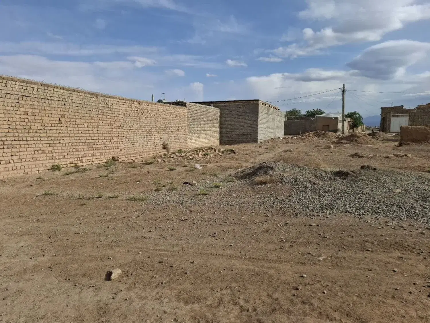 فروش زمین مسکونی ۲۰۰مترپروانه ساخت روستای سراجه