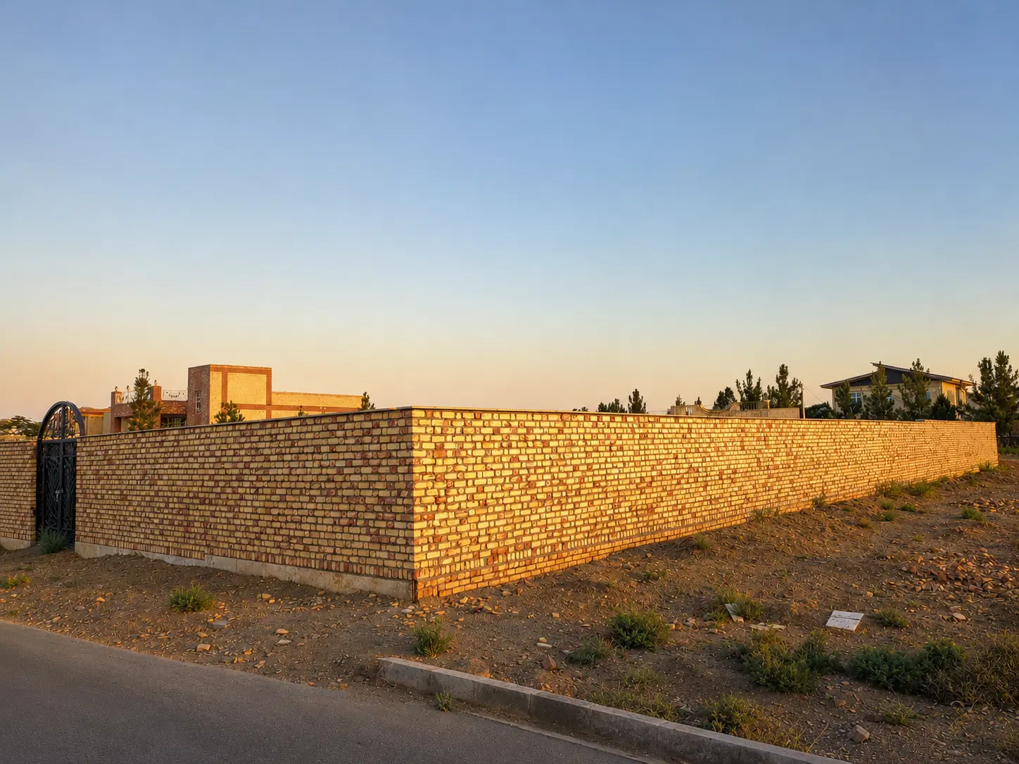 زمین ۸۶۱ متری دیوارکشی شده آهنگران