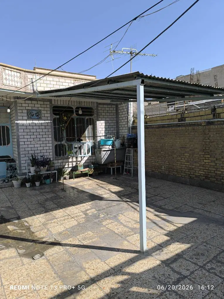 منزل ویلایی جنب دانشگاه(خیابان شهید فرهادی)