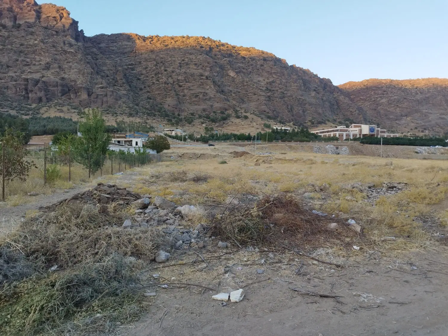 زمین930متری بر خیابان اصلی روستای قلعه سنگی