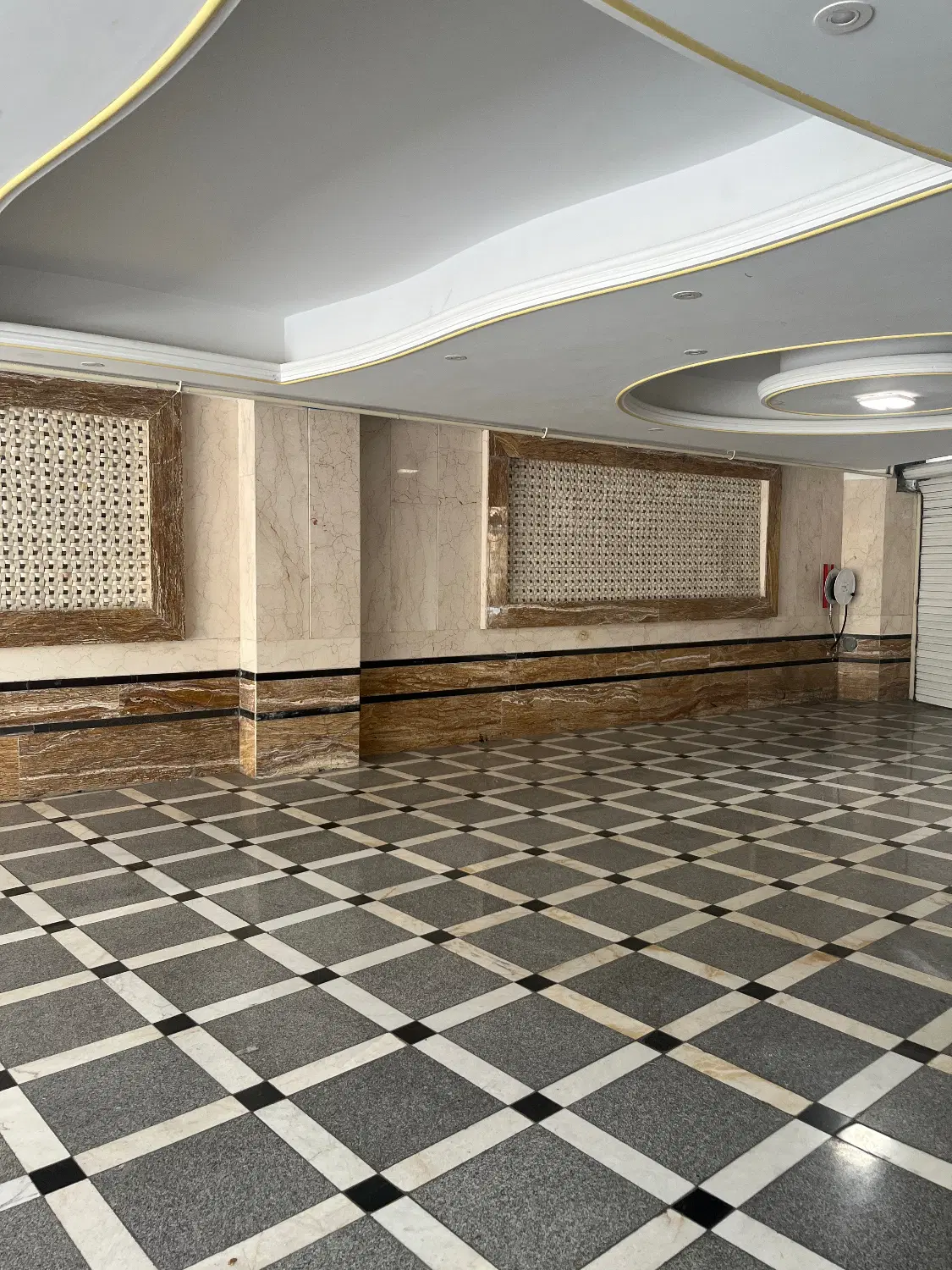 ۱۰۷ متری فرشته آزادی