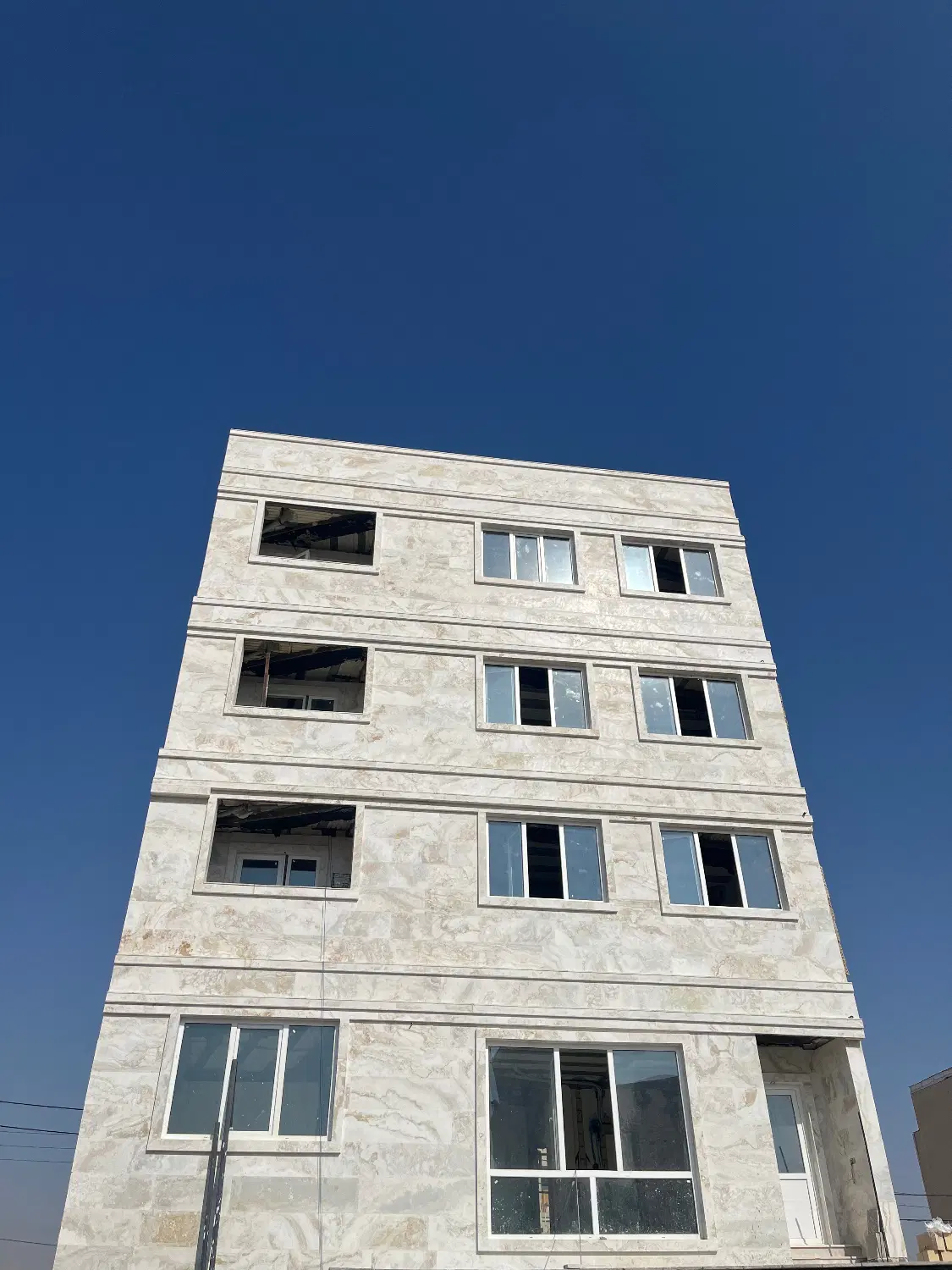 ۱۳۰ متر ۳ خواب صفر کلیدنخورده