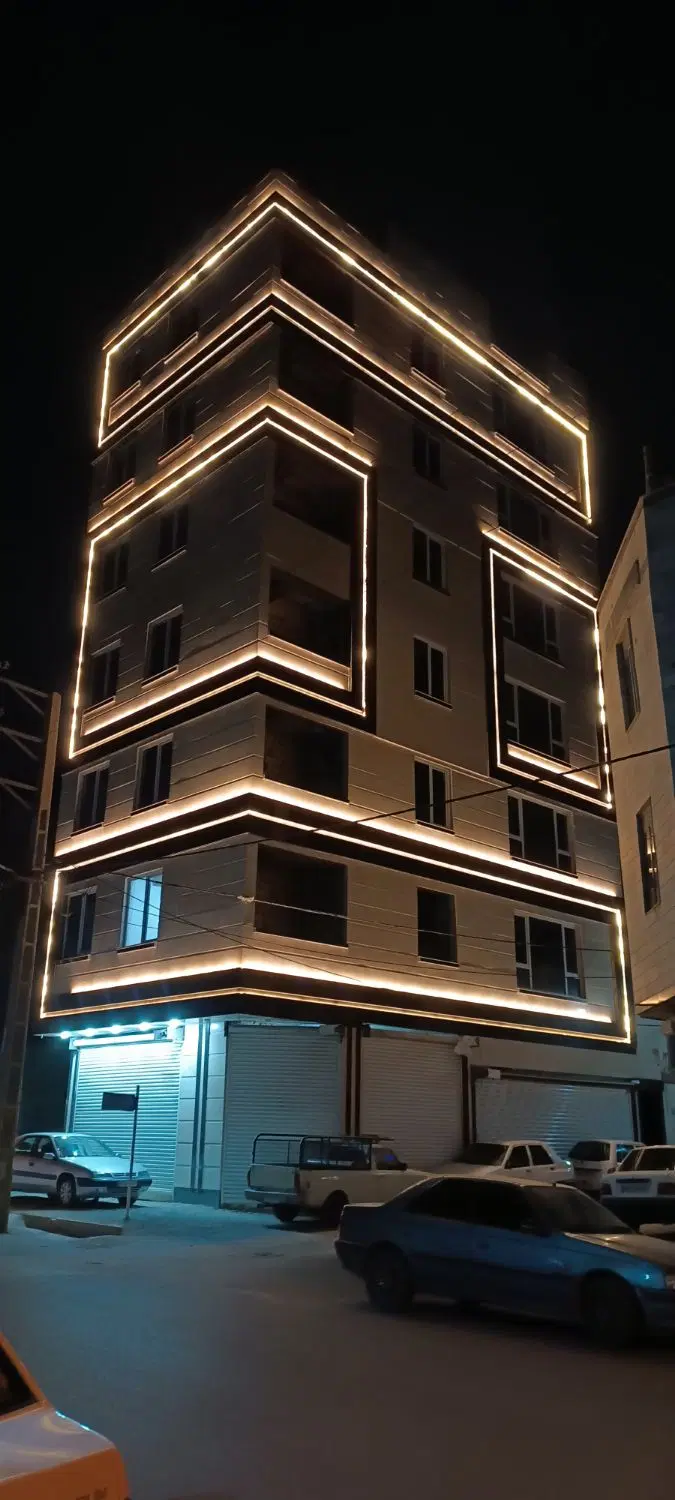 115متر تکواحدی فول امکانات دو نبش غرق نور