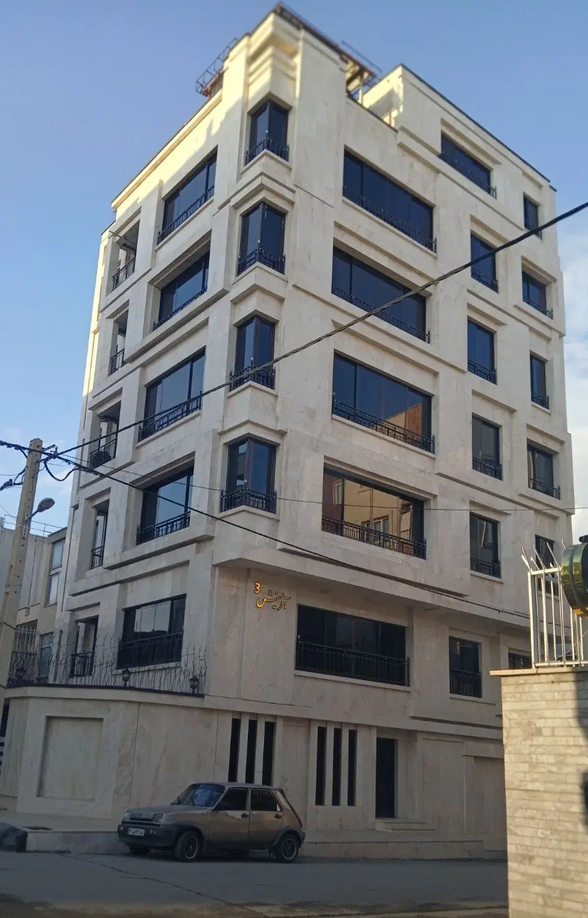 واحد  اپارتمان دونبش، ادب
