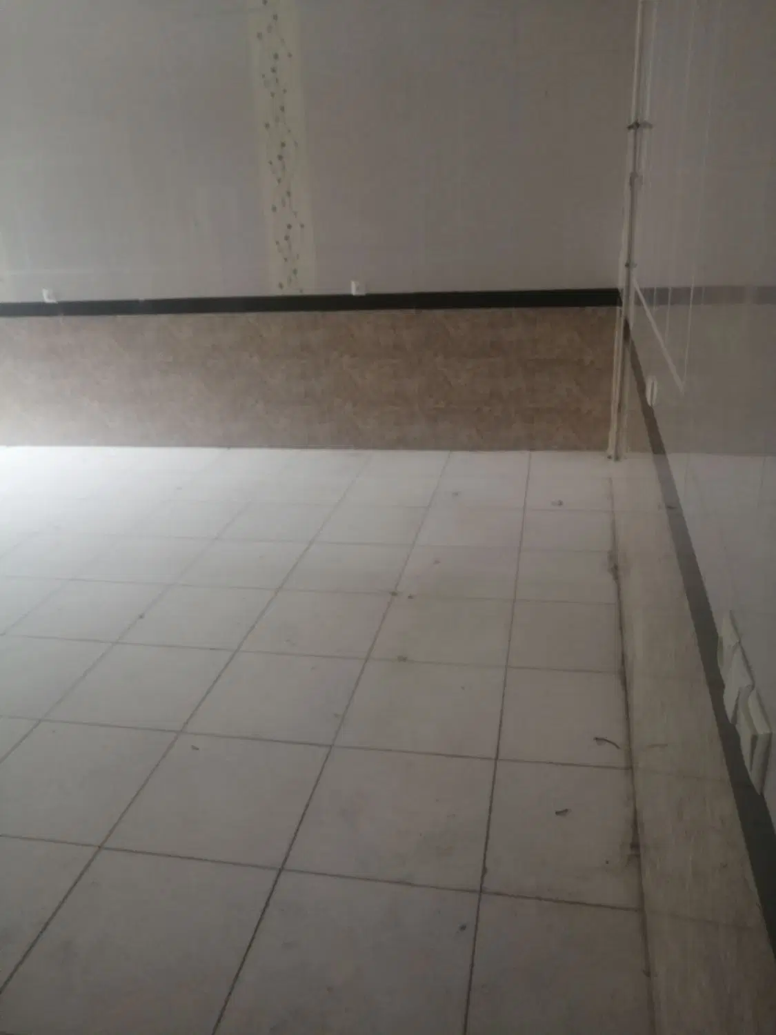 مغازه تجاری حاشیه خیابان