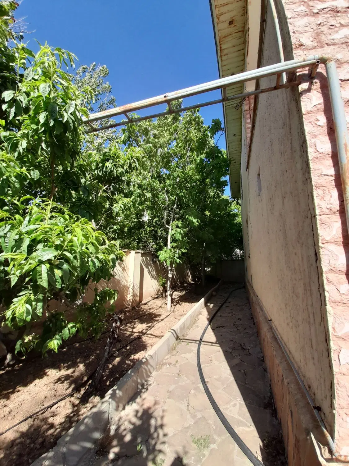 ویلایی کنتور دار ۱۰۰۰متر زمین ۲۰۰متر بنا