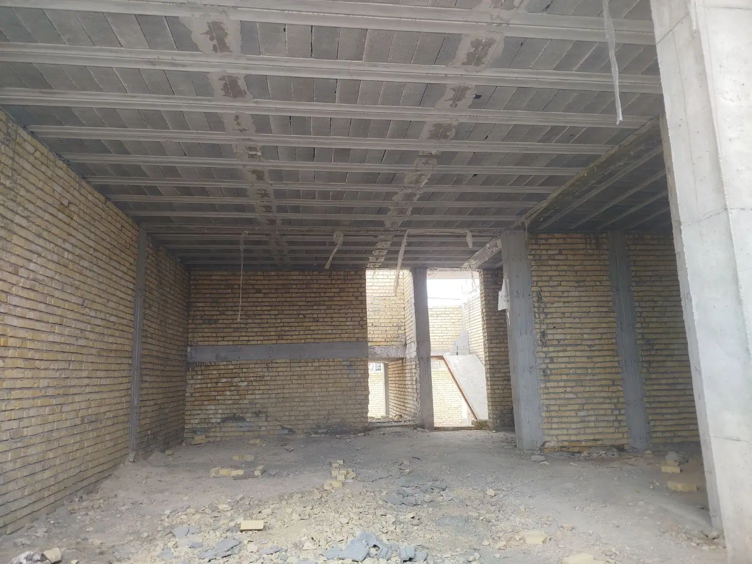 خانه نیمه ساخته