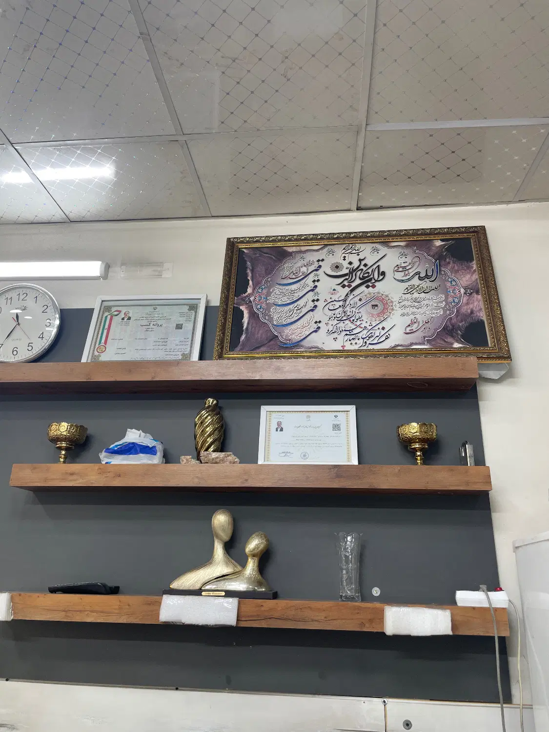۸۰۰ متر زمین دور دیوار و یه سویت ۳۰ متری