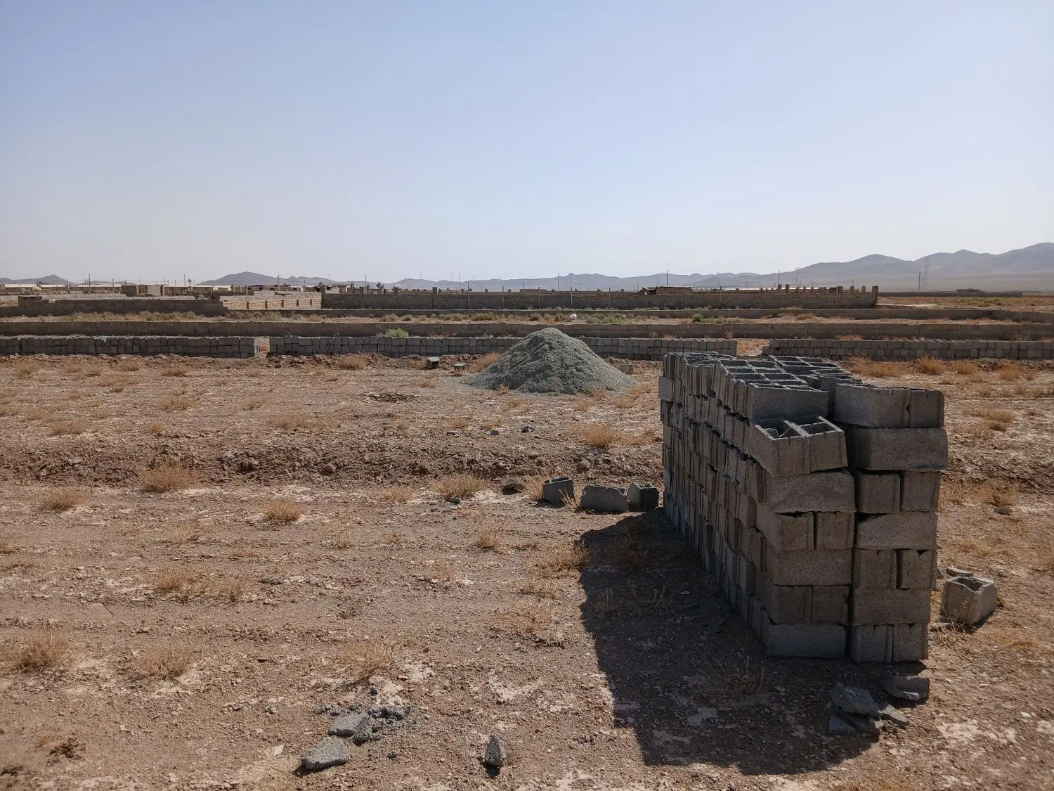 زمین ارغش اباد