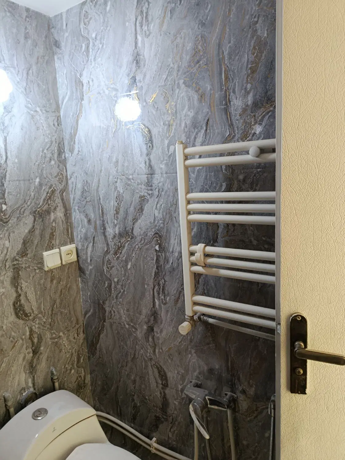فروش آپارتمان ۸۵ متری نورگیر خوش نقشه