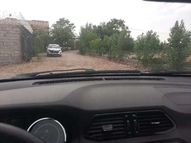 چهار دیواری ۱۰۰۰ متری با آب و برق