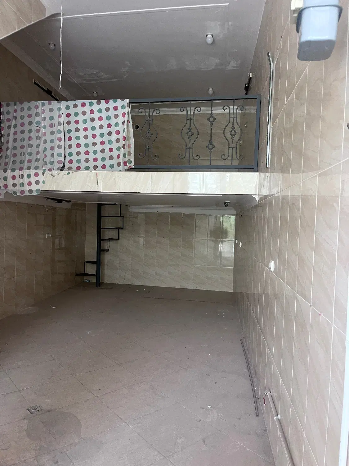 سه طبقه تجاری قاسم آباد