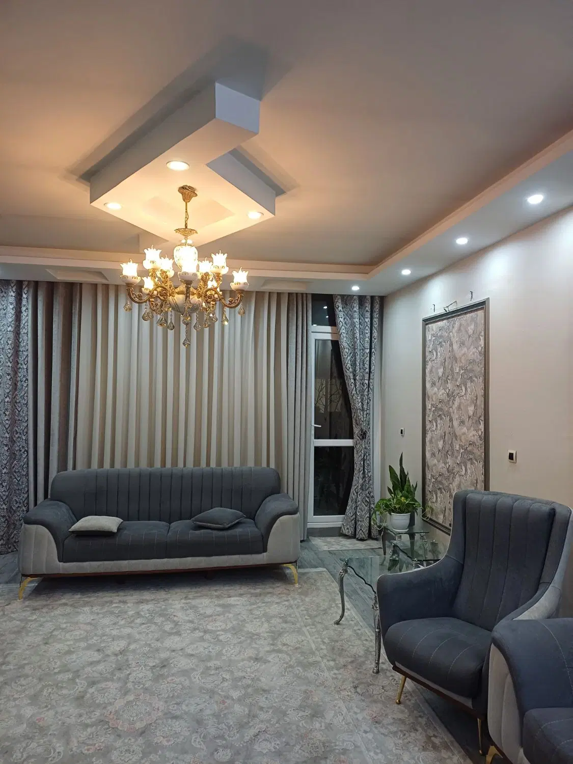 آپارتمان ۱۲۵ متری پارکینگ اختصاصی