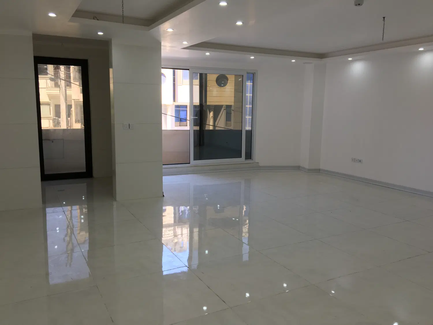 فروش آپارتمان ۱۳۰ متری در پیروزی
