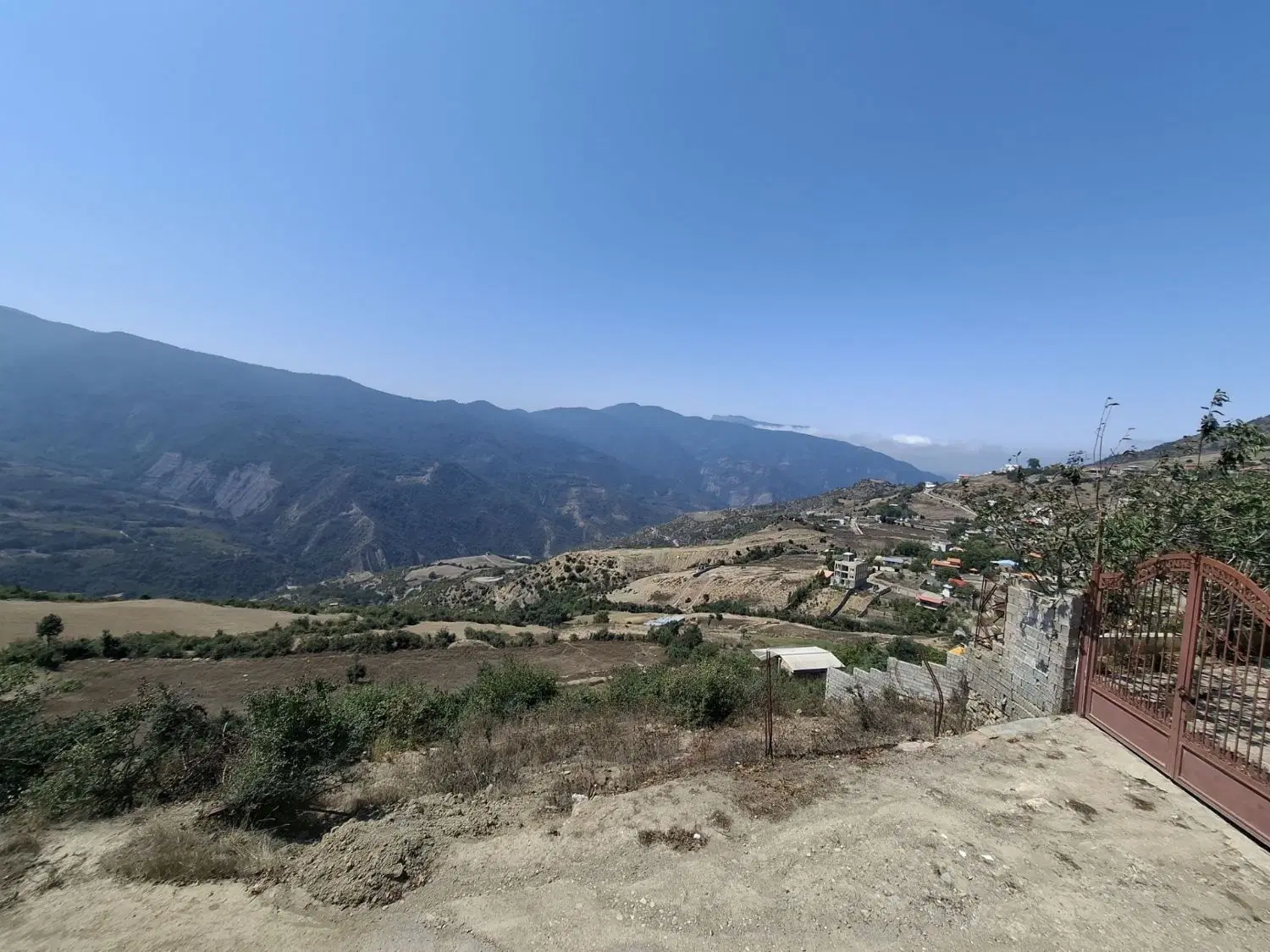 زمین داخل بافت روستای رضی رامیان