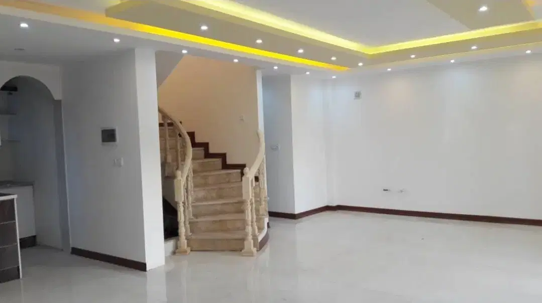 کاخ ویلا زیرقیمت منطقه