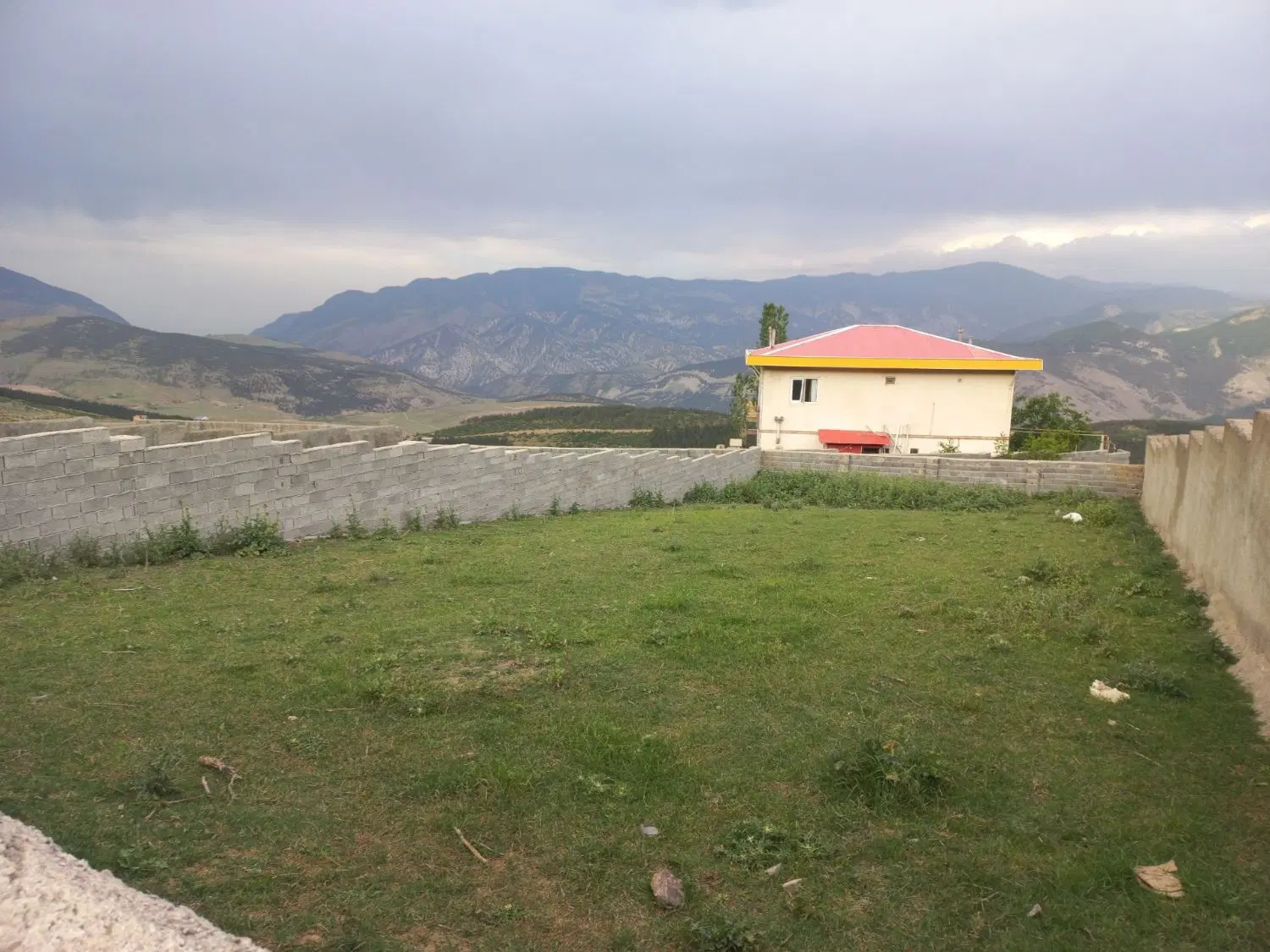 زمین ۴۰۰ متری در روستای توریستی پردنگون