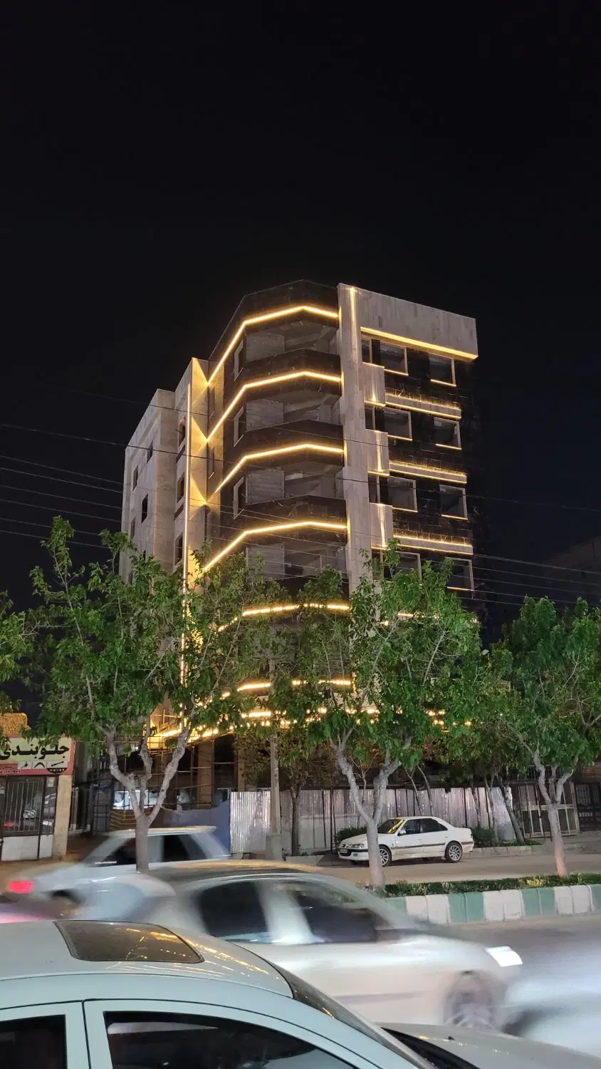 آپارتمان ۱۴۰ متری نبش ۱۷شهریور و ۳۲متری