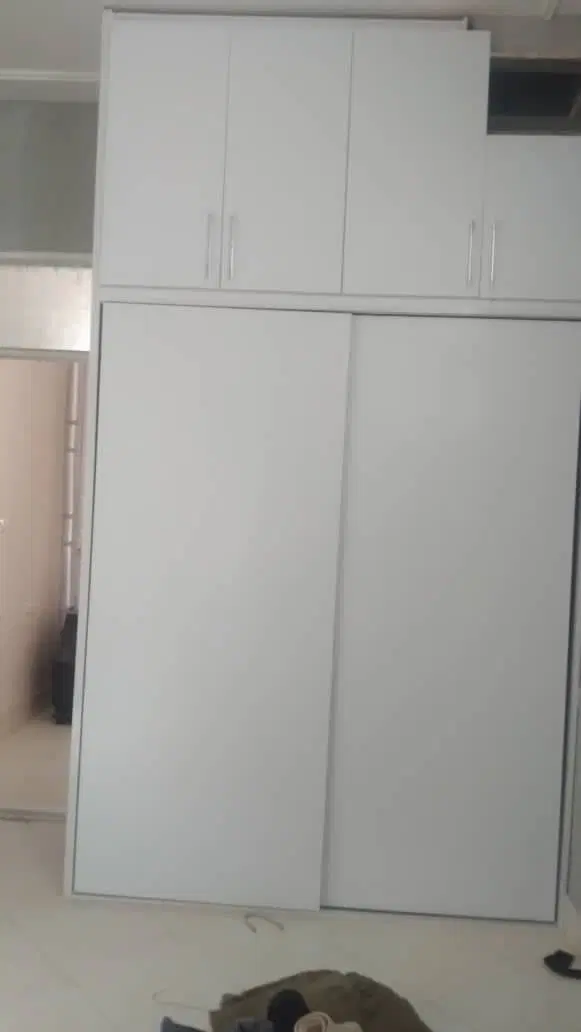 همکف بدون پله با طبقه ی بالا