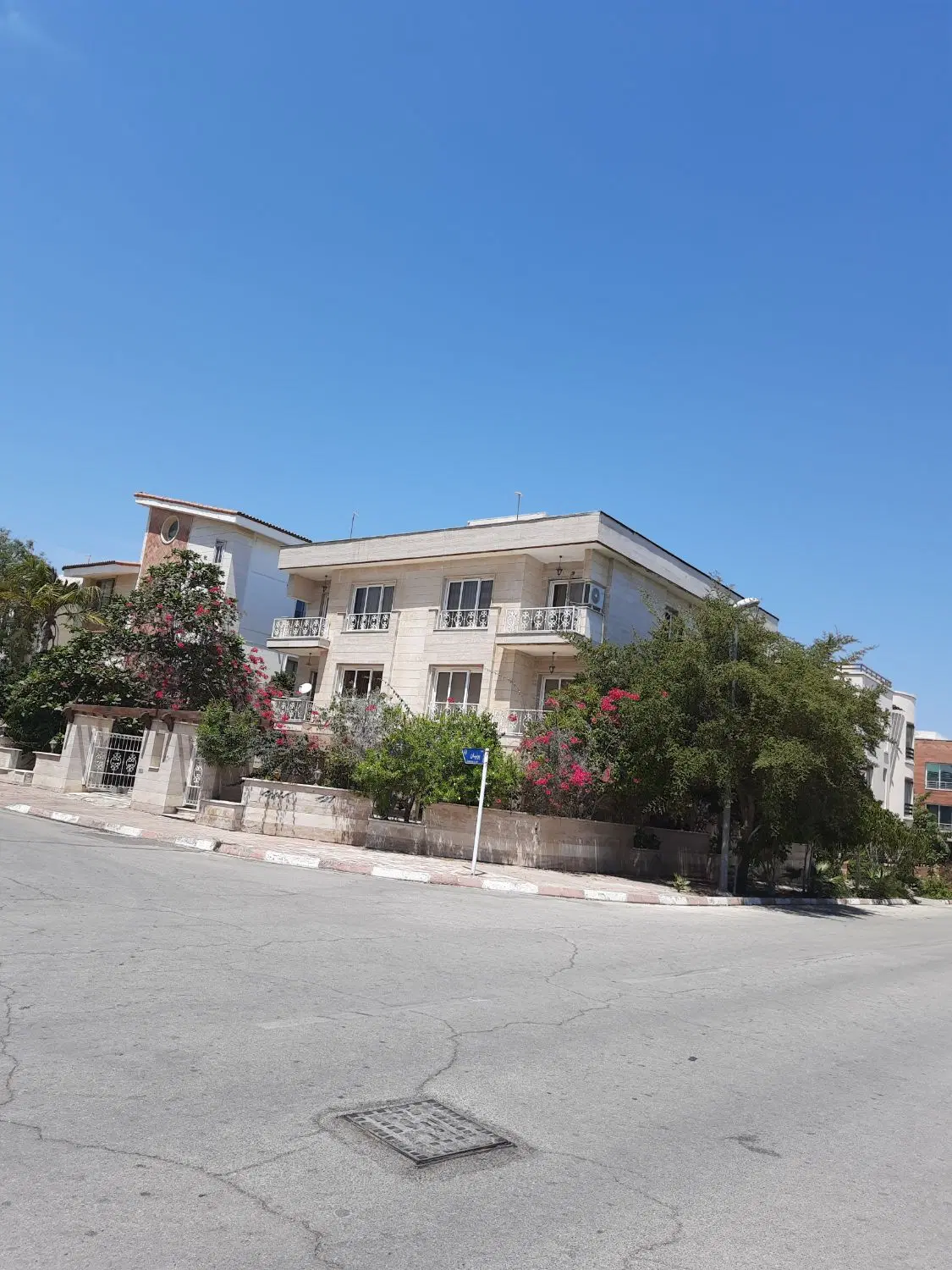 فروش ۸۵ متر، ۲ خوابه، فاز ۲ شهرک صدف