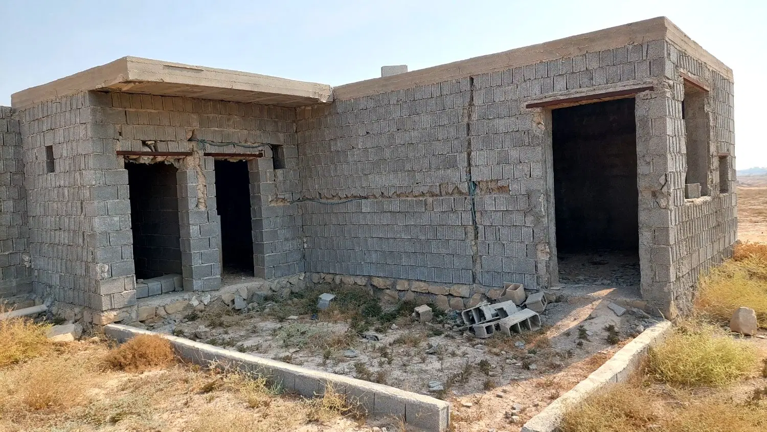 چهارده هزار متر لب جاده قیمت مناسب سند ثبت