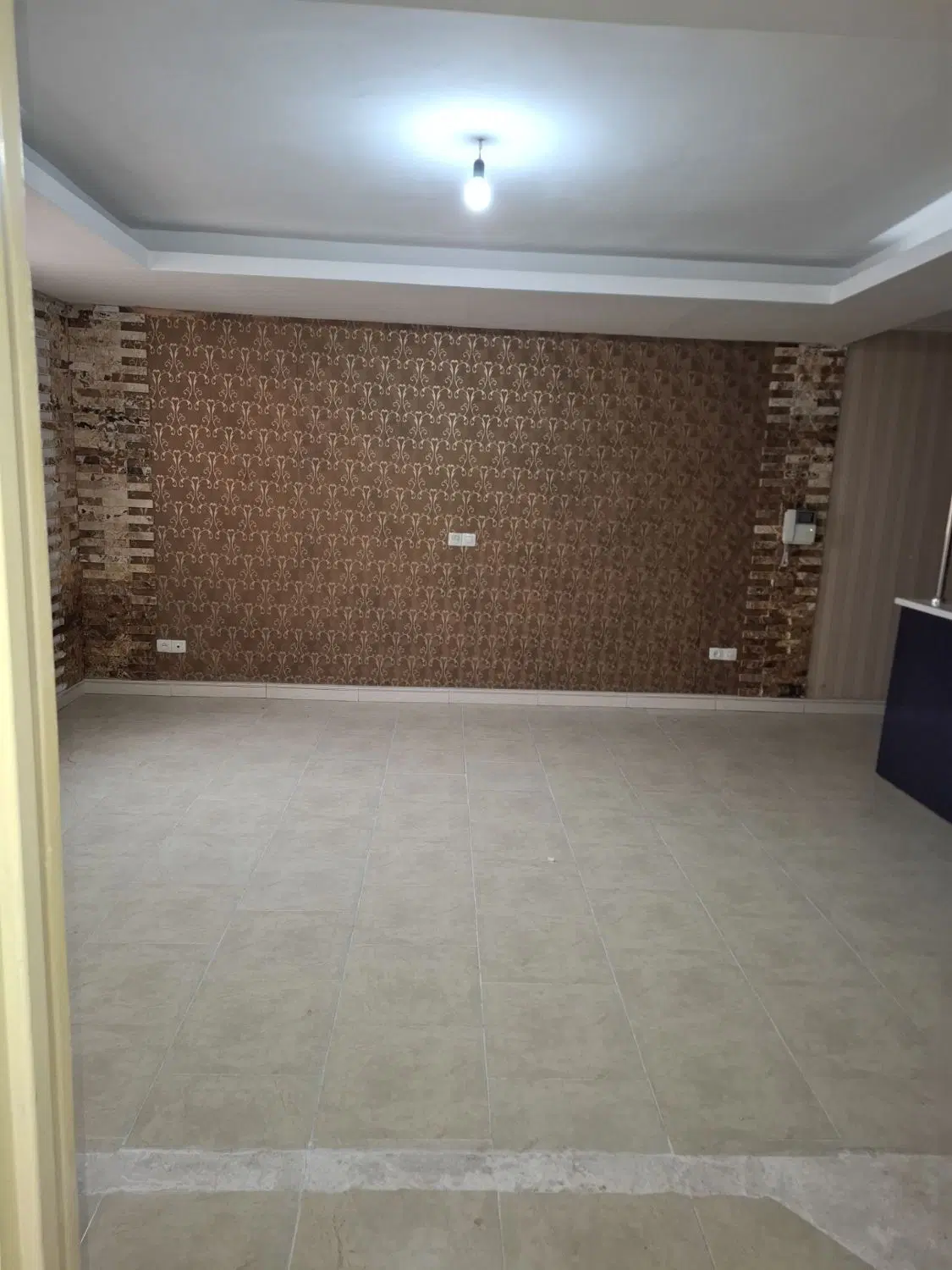 85متر فول امکانات پارکینگ دار( فاز ۴شمال)
