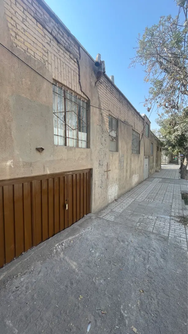 ۶۱۰ متر ویلایی حاشیه خیابان ۲ ممر