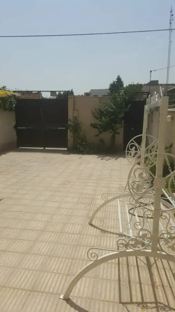 واحد ۱۱۰ متری همکف حیاط دار حصارامیر