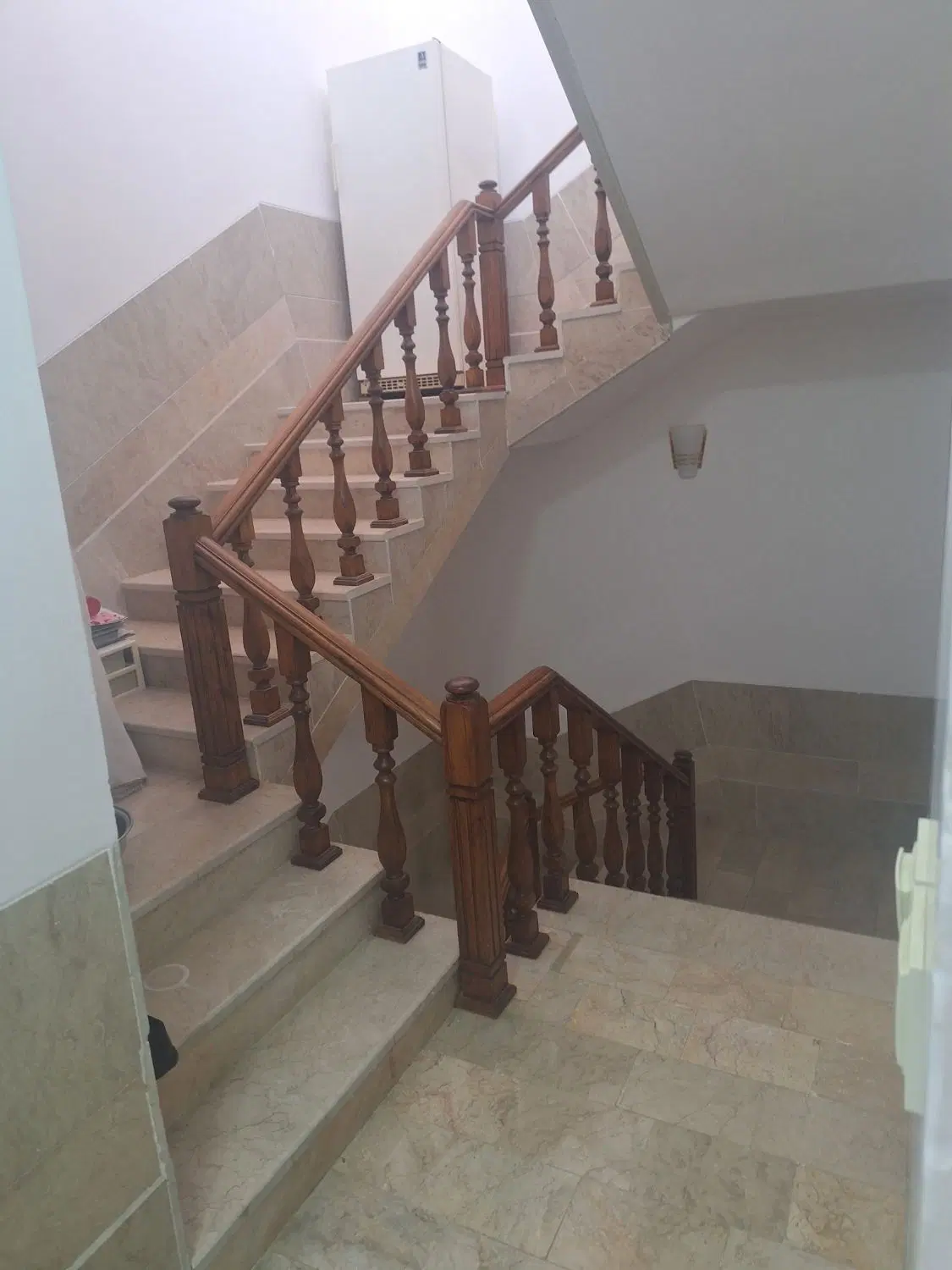 اجاره ۱۸۰ متری_دوخواب_طبقه بالا_رنگ و نقاشی شده