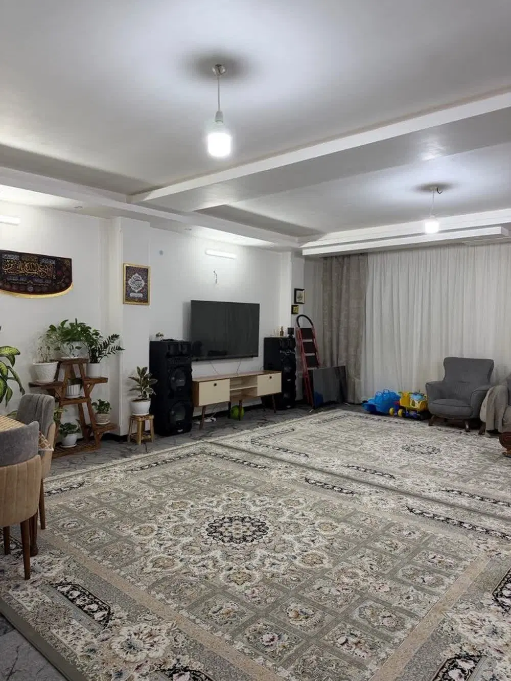 واحد ۱۳۵متری جنوبی غرق در نور و دلباز
