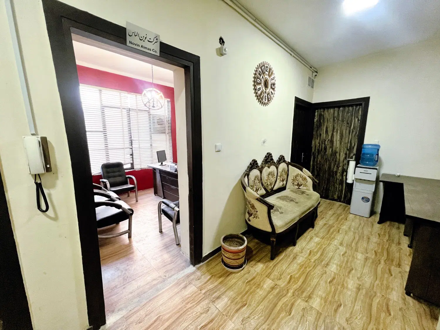 دفتر کار از ما پیشنهاد شغل مناسب از شمادرمرکز شهر