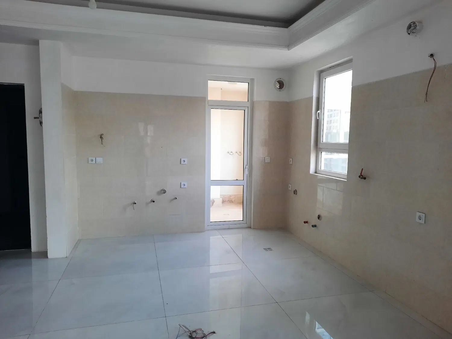 ۱۴۳ متر_ ۳ خوابه_ تاپ لوکیشن