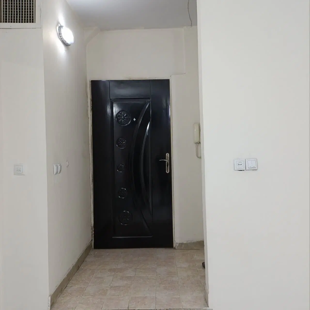 آپارتمان ۵۲ متری پشت بیمه
