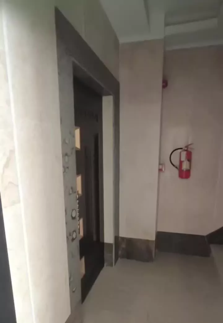 آپارتمان شخصی ساز ۳ خواب ۱۳۰ متری