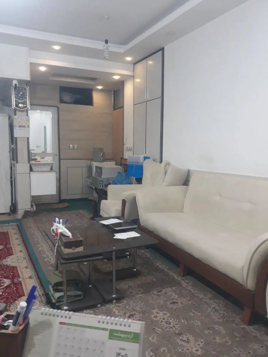 اجاره سویت ۵۰ متری به یک هم اطاقی خانم درطبقه سوم