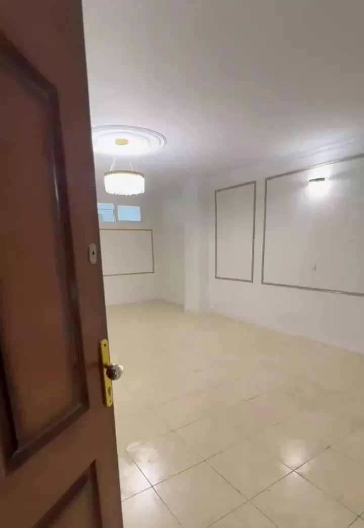 ۸۰ متری طبقه۲ پارکینگ