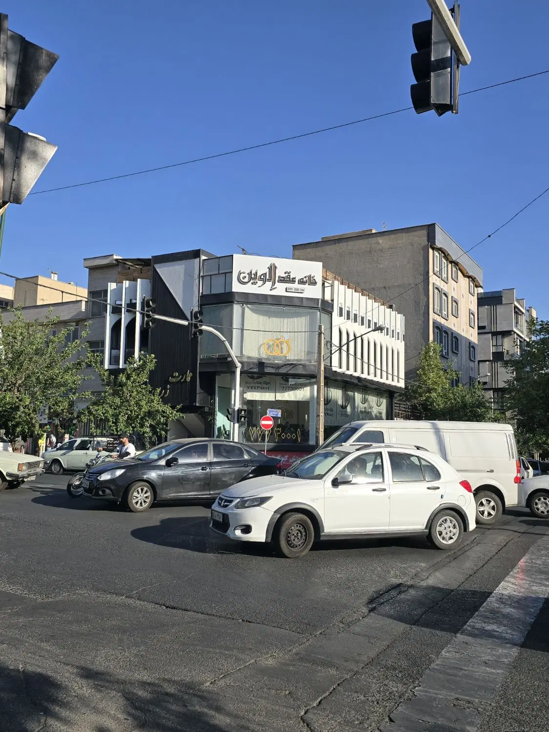۱۷۵ متر ، تجاری