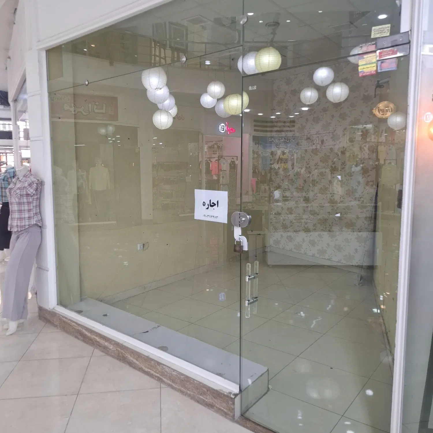مغازه در مرکز شهر