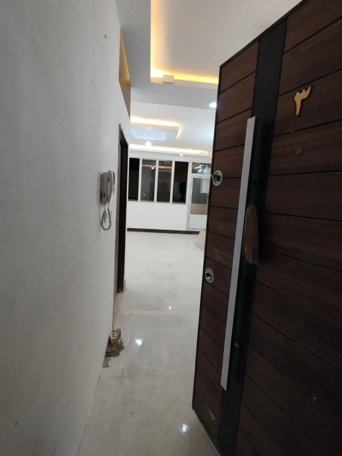 خونه آپارتمانی ۵۵متری طبقه سوم روی همکف با اسانسور