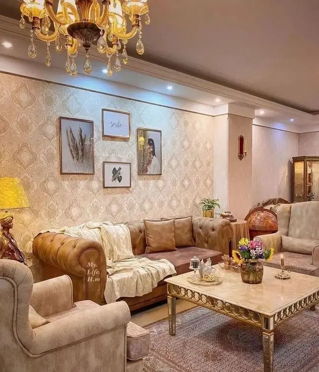 خانه ویلایی سه طبقه 152متر دارای دو عدد مغازه