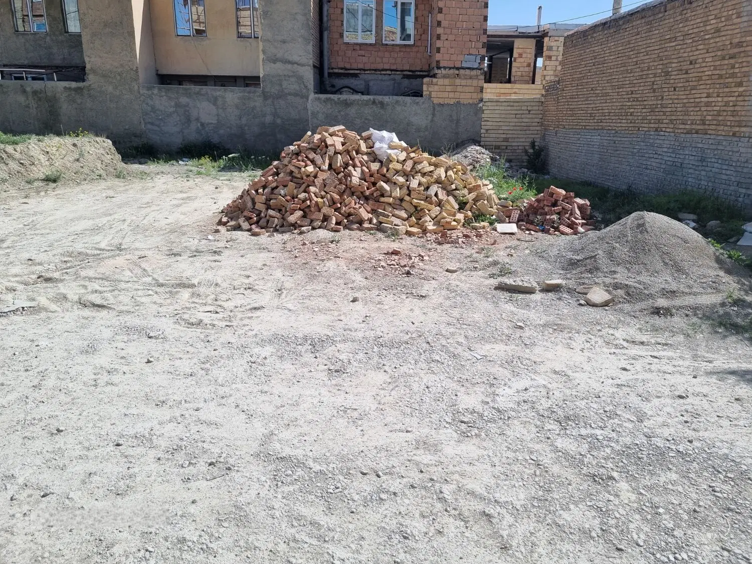 زمین فروشی