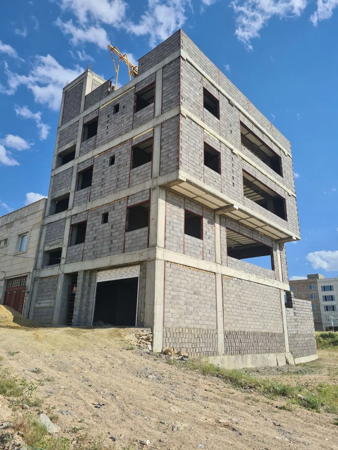 پیش فروش یک طبقه مسکونی در شهرک دانش